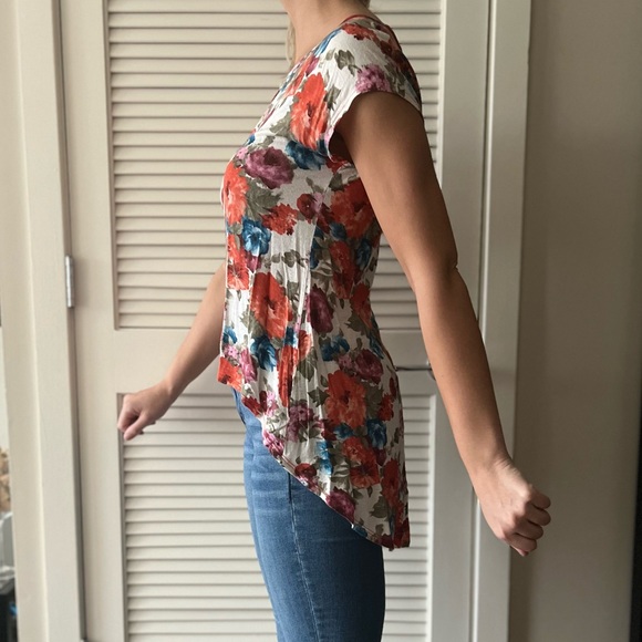 FOREVER 21 floral hi-low top with tail & open back - Picture 3 of 8